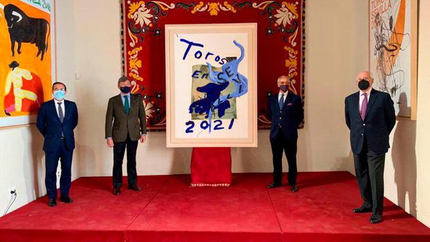 Miguel Briones, Santiago Domecq, el galerista Pepe Cobo y Ramón Valencia en la presentación del cartel pictórico de la temporada. Foto: Toromedi