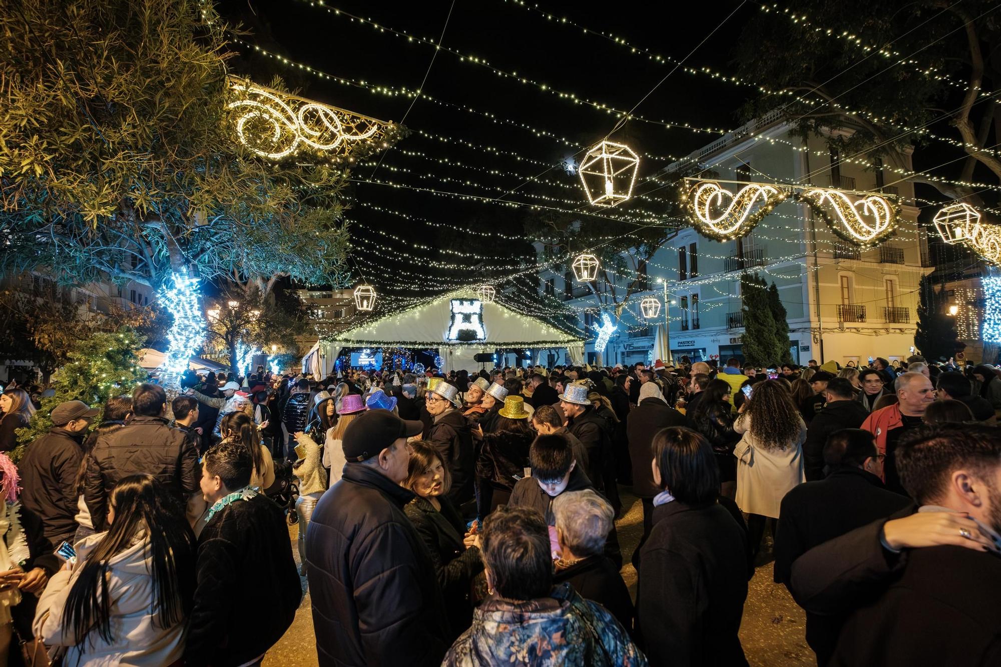 ¡Búscate en las fotos de la fiesta de Nochevieja de La Movida en Ibiza!