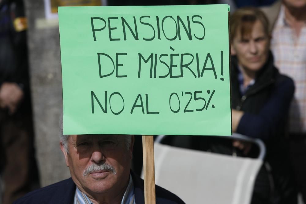 Més de 2.000 gironins es mobilitzen contra «l'estafa» de les pensions