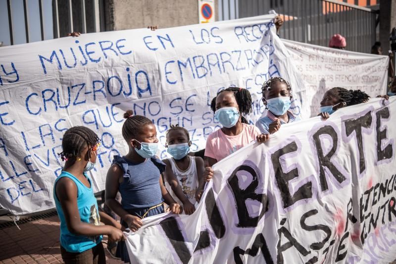 Protesta de los migrantes acogidos en el CAI de Santa Cruz de Tenerife