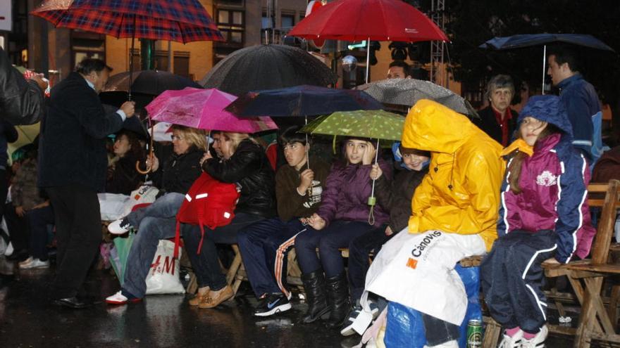 Lluvia durante el Entierro de la Sardina en 2012