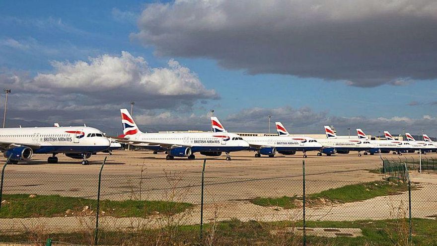 Stehen hier zumindest in schönerem Wetter als in Großbritannien: die Airbus von British Airways.