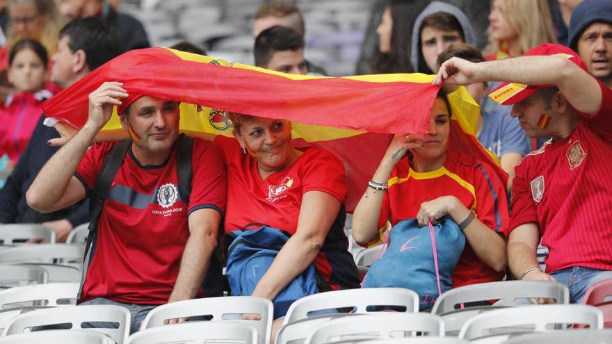 Los aficionados arropan a España en su debut en la Eurocopa