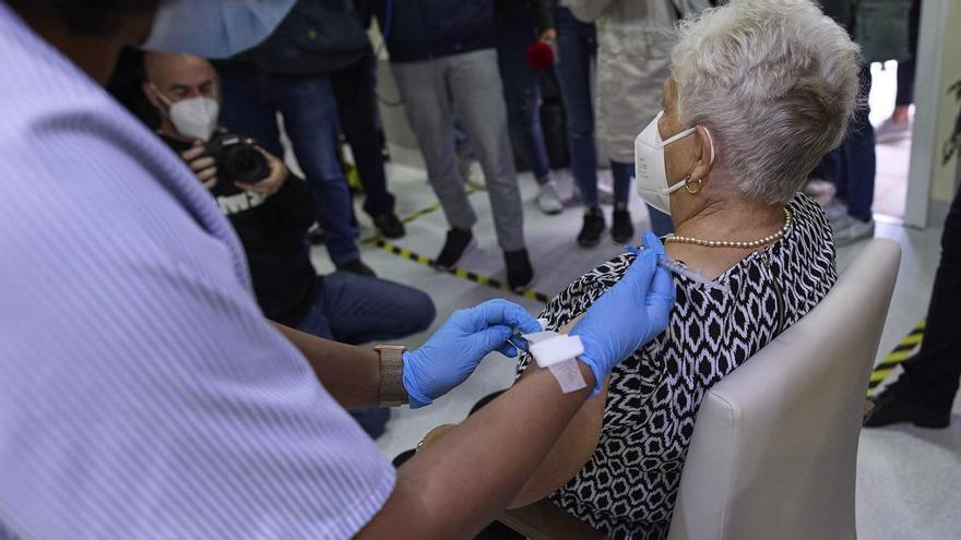 La cuarta dosis de la vacuna frente al covid: en otoño y para mayores de 80 años