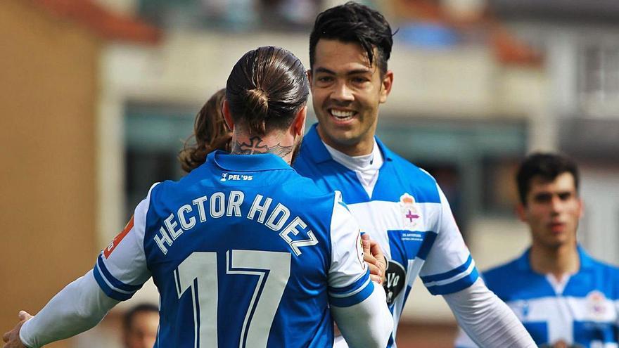 Miku celebra con Héctor Hernández uno de sus goles al Celta B. |  // RCD