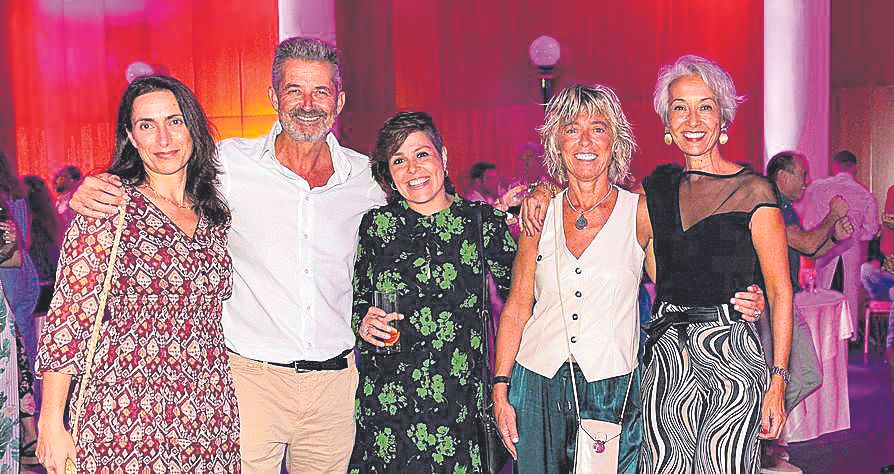 Natalia Riera, Luis Riera, Isabel Fernández, Marta Sbert y Mar Félix.
