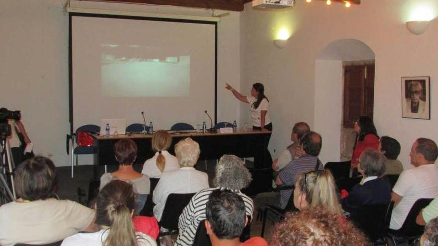 Un instante de la exposición celebrada ayer en Llanes.