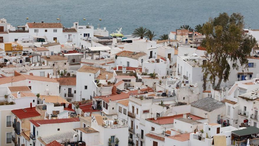 Padres solteros se ven obligados a compartir piso en Ibiza para poder llegar a fin de mes