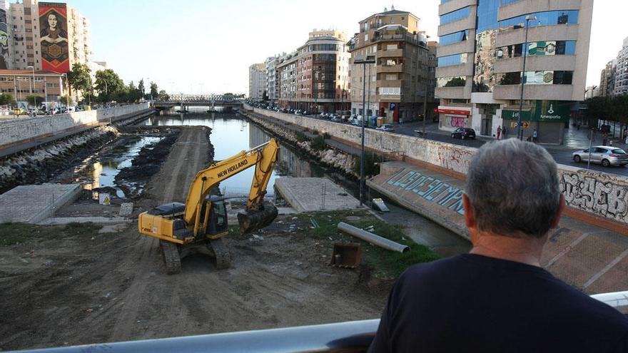 Las obras en el cauce del río Guadalmedina quedaron inacabadas.