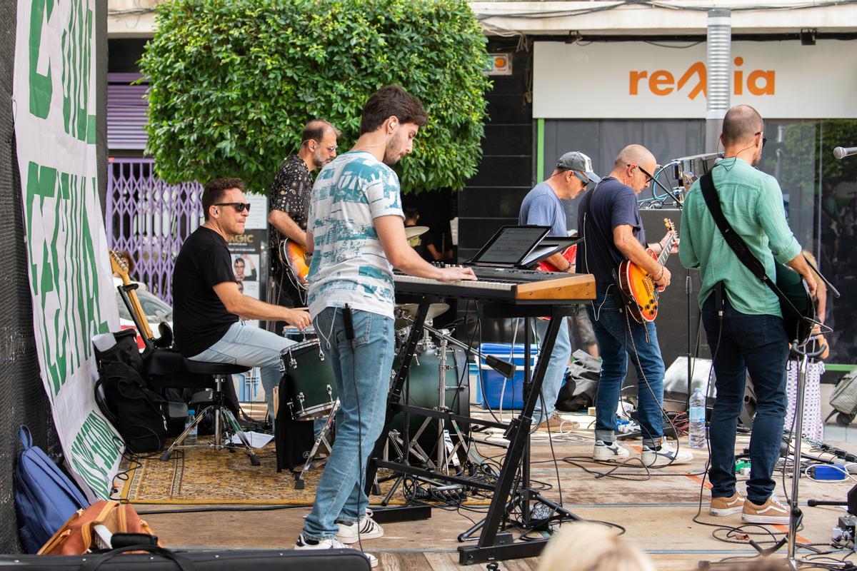 El grupo S. A. M. tocando en el B-Side Festival de 2023