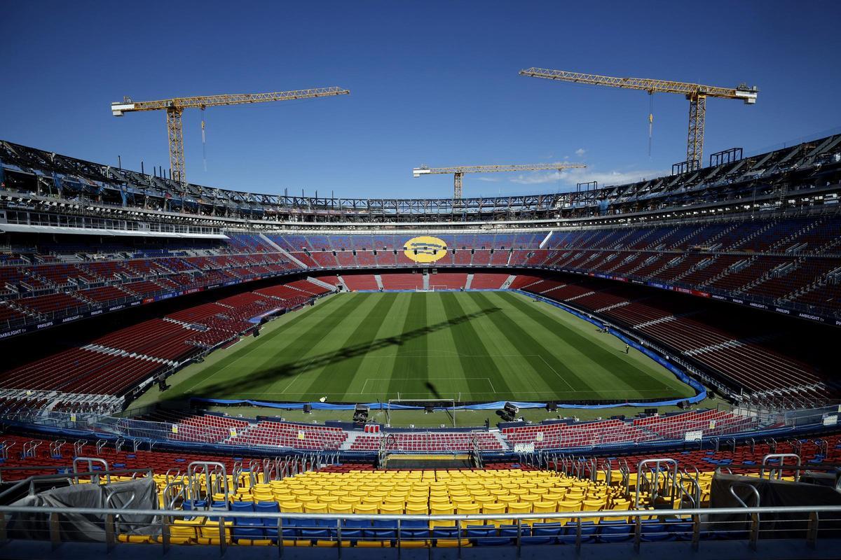 Vista del Camp Nou durante las obras de reforma, el año pasado.