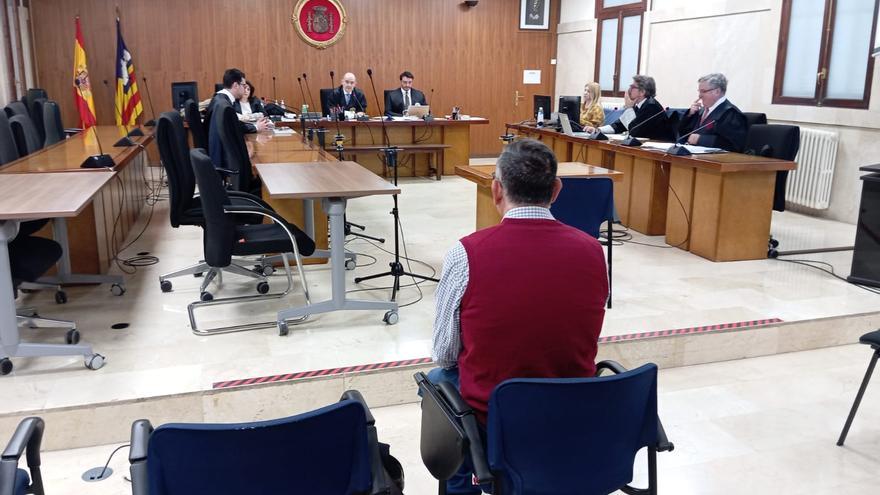 Condenado un profesor de Palma por abusos y comentarios sexuales a tres alumnas: &quot;Si me enseñas cacho, te apruebo&quot;