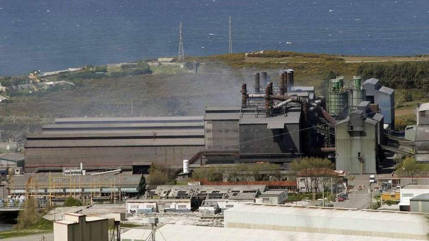 Vista de las instalaciones de Ferroatlántica en el polígono de Sabón.