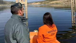 El Seprona sanciona a 16 personas por infracciones en la normativa de pesca en el pantano de Iznájar