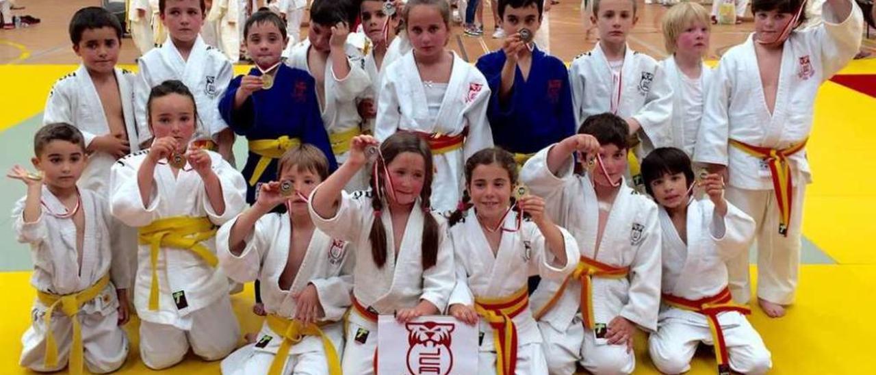 Los integrantes del Judo Avilés que disputaron el Asalia Baya de Gijón.