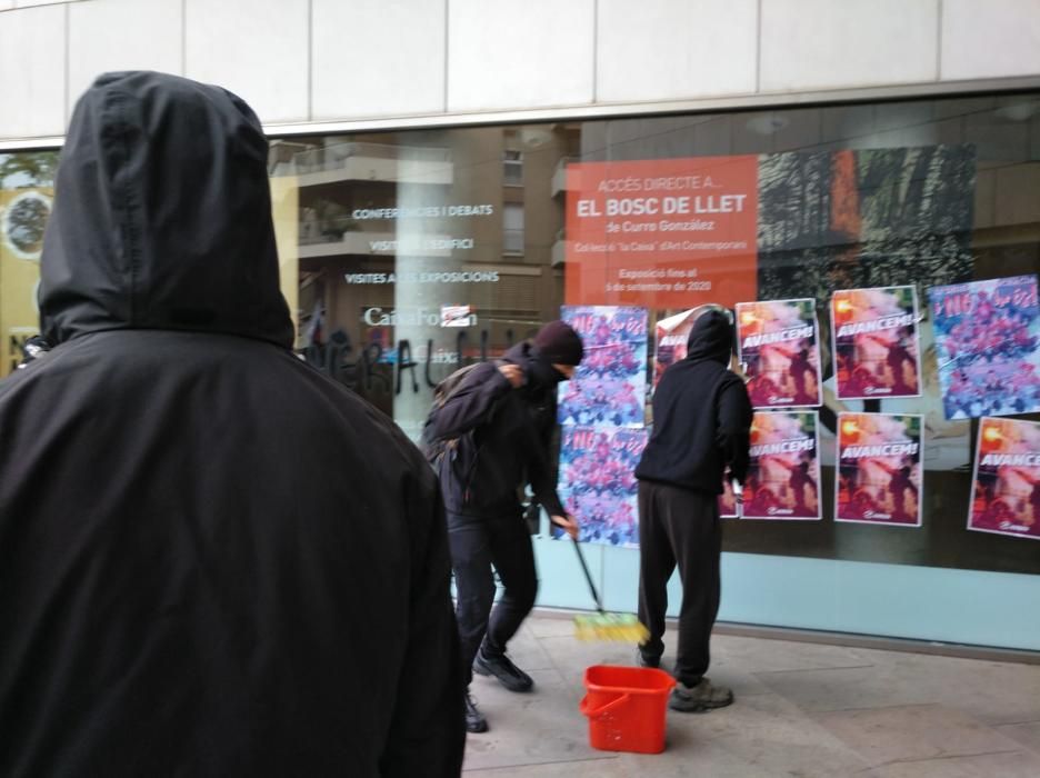 Protesta dels CDR a Girona en el marc de la vaga general