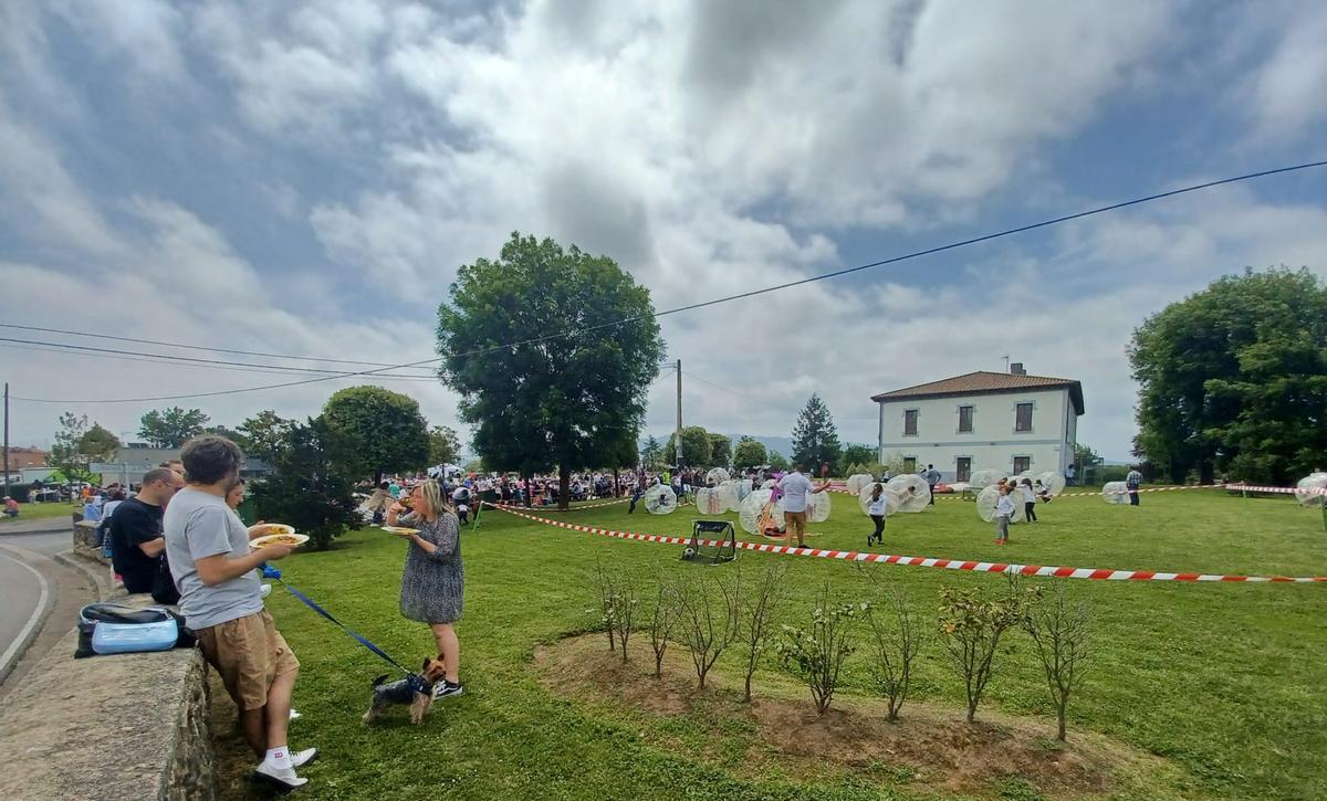 Llenazo en Lugo de Llanera: la jornada en familia desborda las previsiones