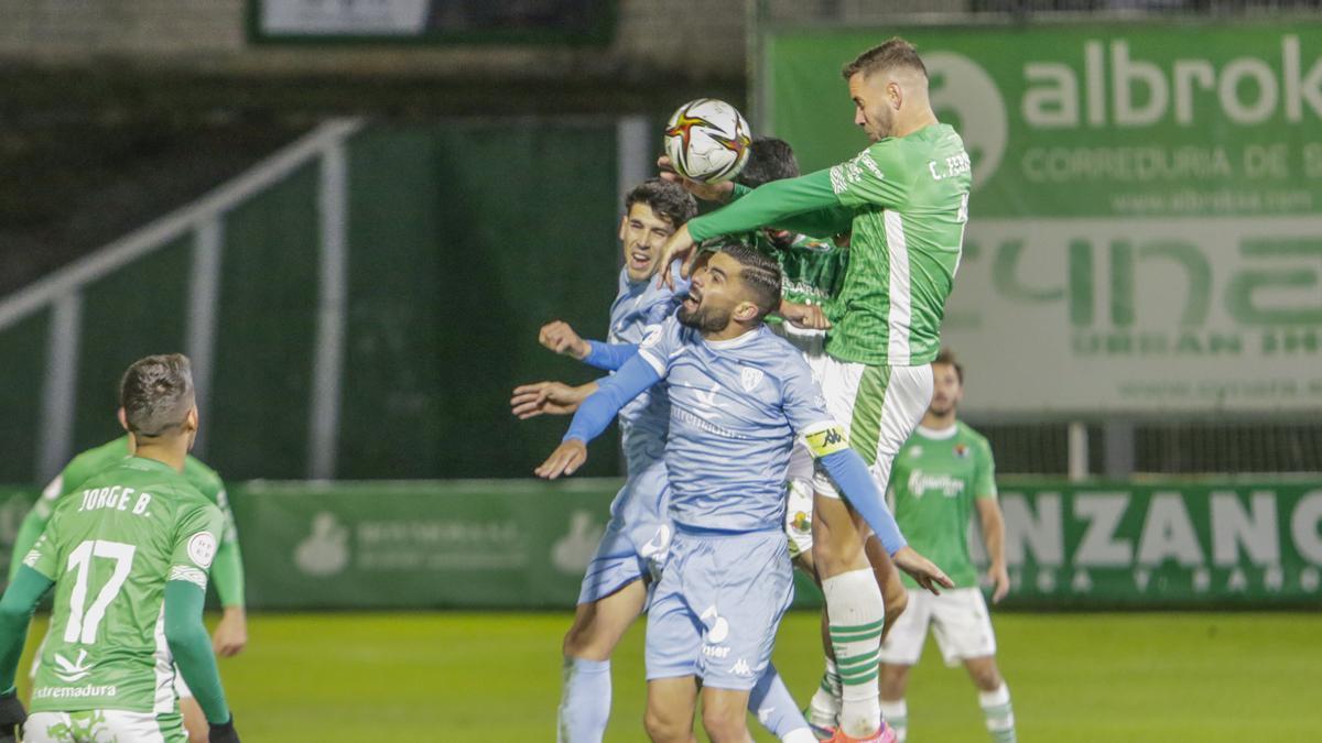 Una acción del Cacereño-Villanovense de la pasada temporada.