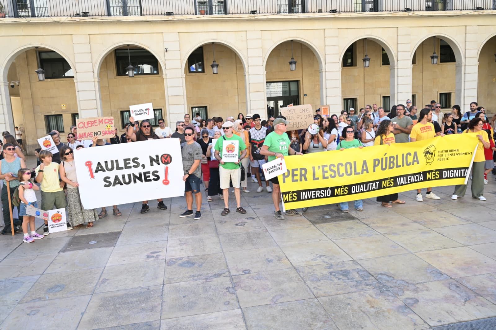 Continúan las protestas por el calor en las aulas de Alicante
