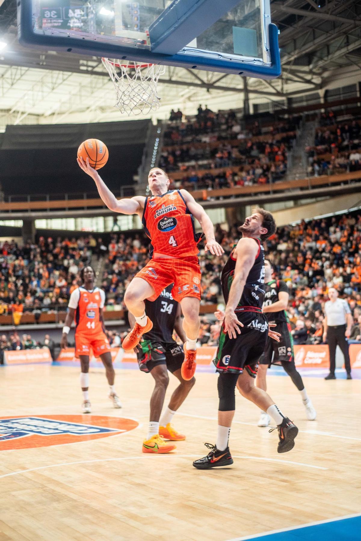 El Leyma arrolla al Cantabria (102 - 67)