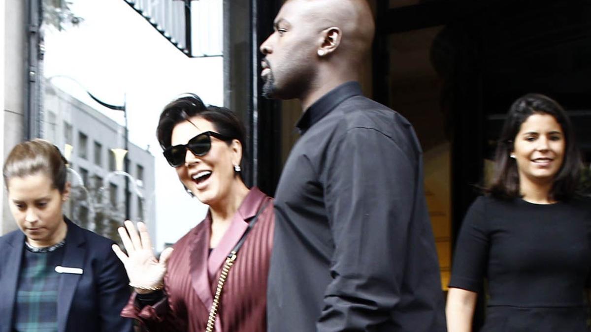 Kris Jenner sale de paseo con su novio, Corey Gamble
