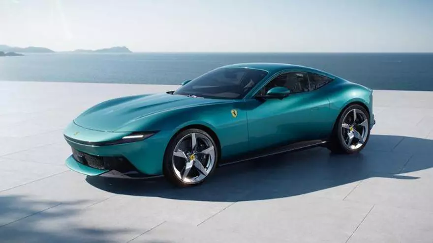Ferrari Amalfi, pensado para conducir con traje o mono de competición