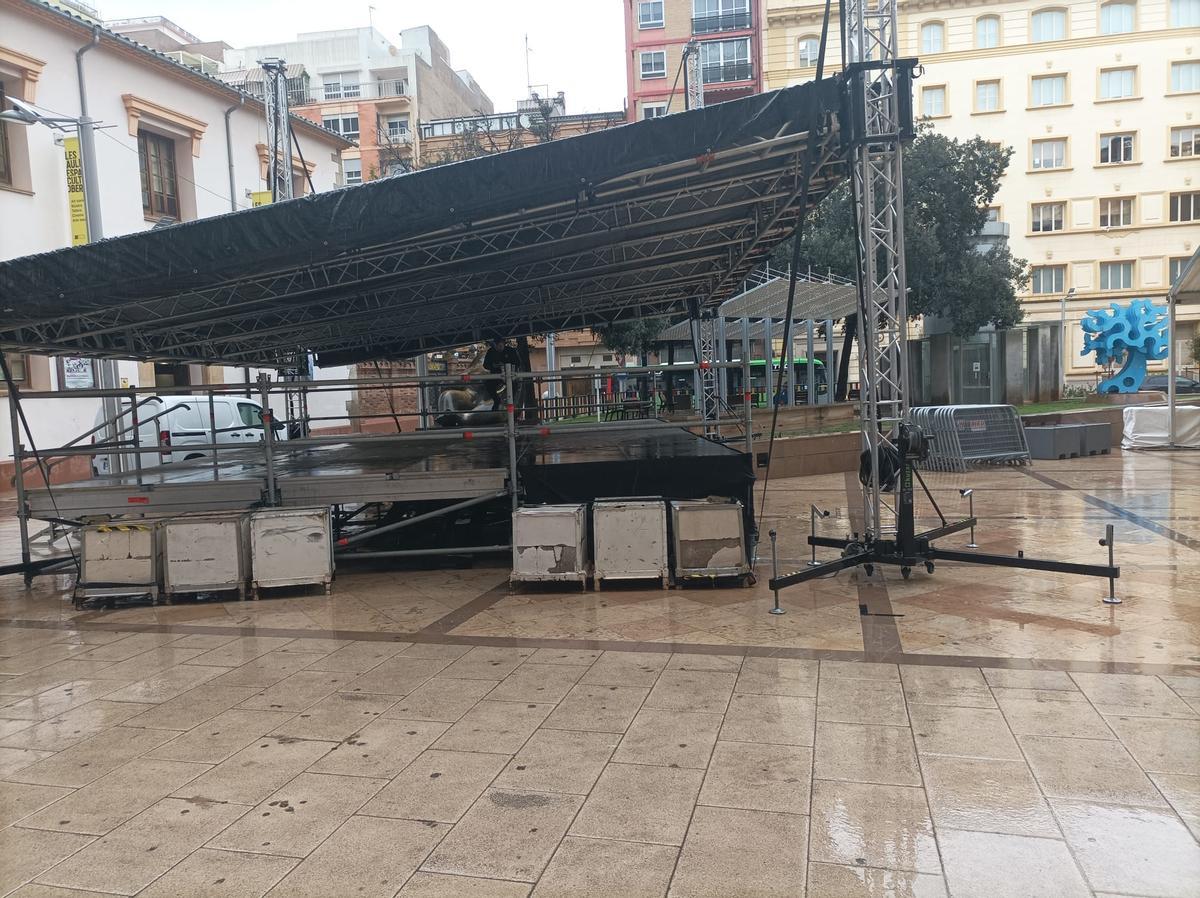Los trabajadores han parado de desarrollar sus labores en la plaza de las Aulas.
