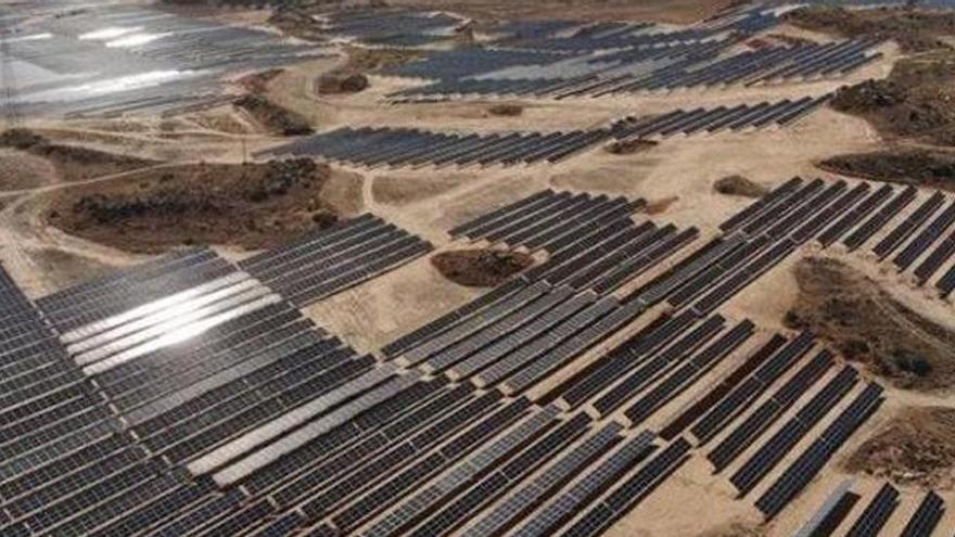 Aproven dos projectes de macroparcs solars a Navata i Ordis