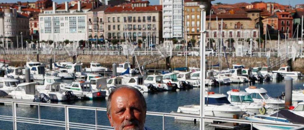 Francisco Rivas Sio, en el puerto deportivo de Gijón.