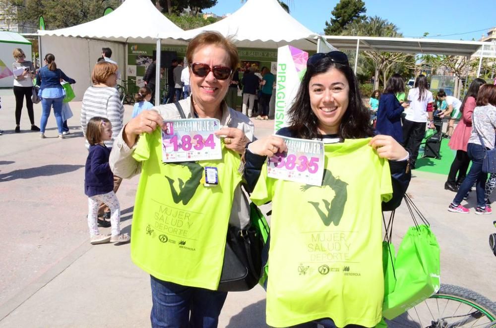 Entrega de dorsales de la III Carrera de la Mujer