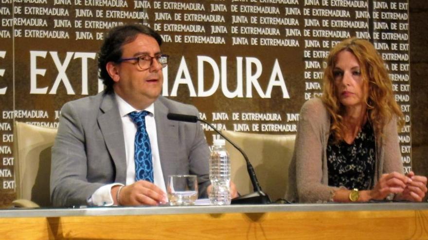 La Junta extremeña cree que la sentencia del TSJEx refleja el &quot;afán del PP&quot; por paralizar el Hospital de Cáceres