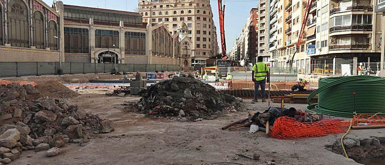 Imagen de archivo de las obras en la plaça del Mercat. | J.M.LÓPEZ