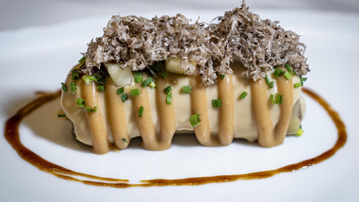 El canelón de pato con manzana de L'Antiquari Gastronòmic.