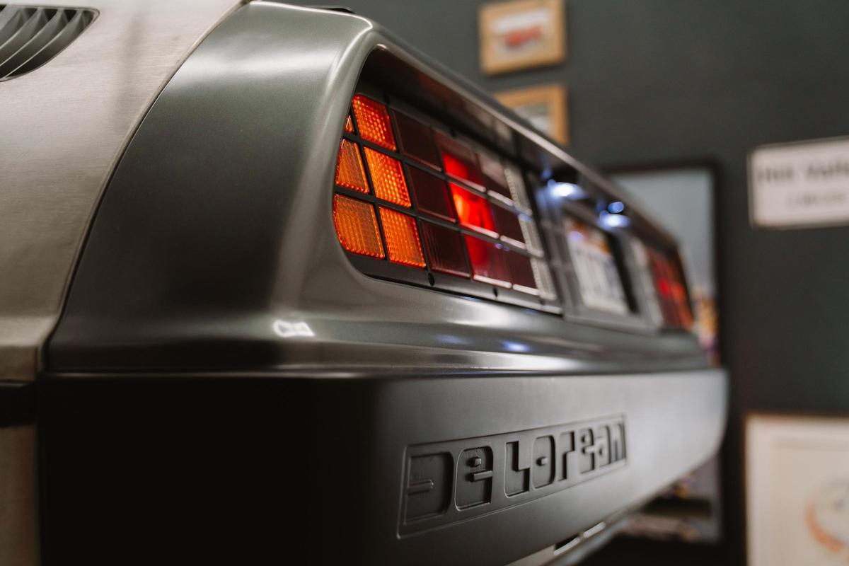 Únicamente los talleres especializados en coches clásicos, todos fuera de la capital debido a las restricciones, han operado en él.