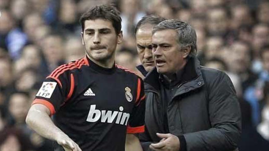 Imagen de archivo de Casillas junto a Mourinho.