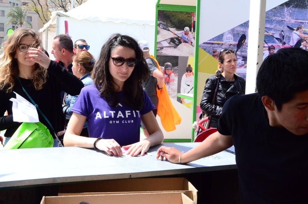 Entrega de dorsales de la III Carrera de la Mujer