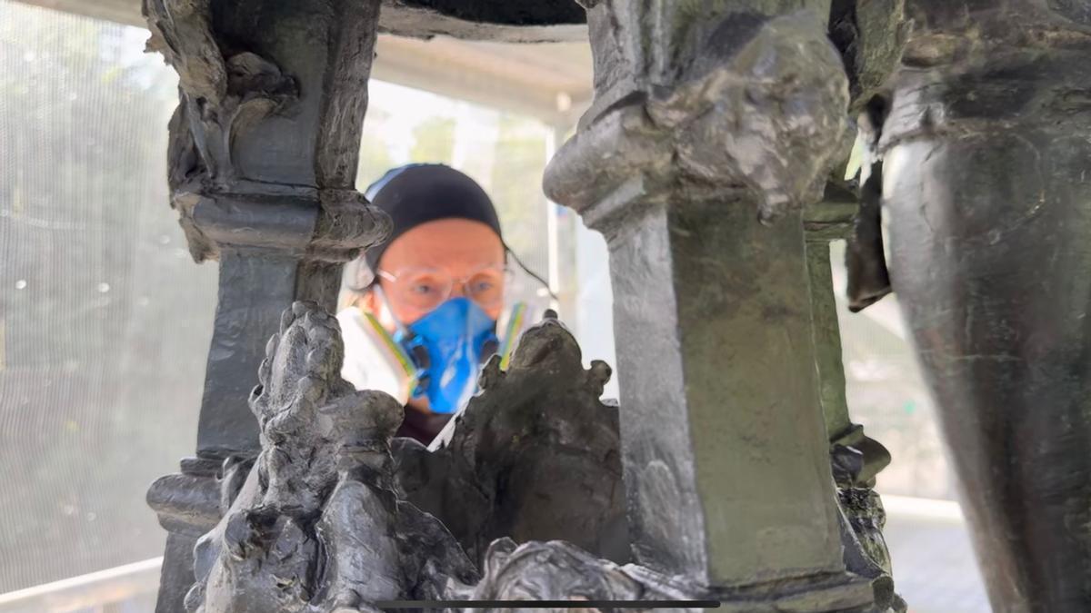 Vídeo | Trabajos de conservación y mejora del monumento a Velázquez en la Plaza del Duque