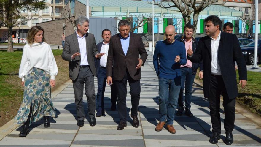 Telmo Martín, junto con varios representantes de la Diputación.  | // FDV