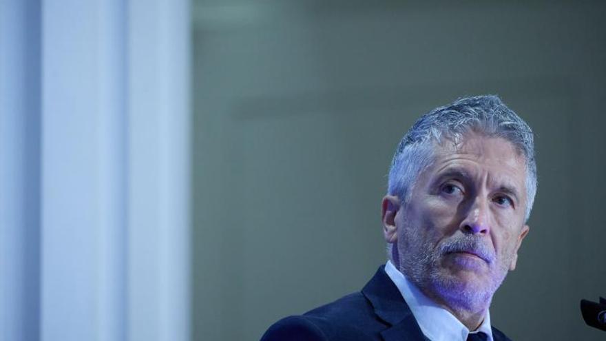 Marlaska disculpa a los Mossos por la fuga de Puigdemont y acusa al PP de populismo con la inmigración