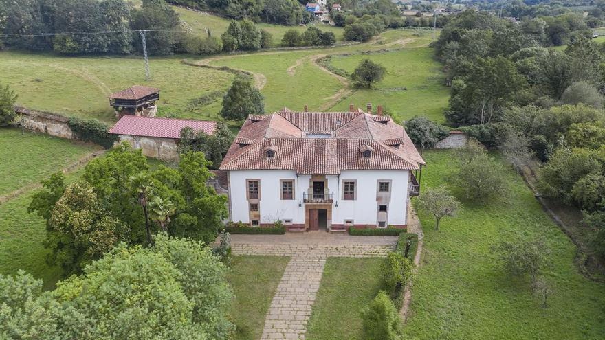 El Palacio de Bayo, joya del siglo XVIII, sigue a la venta por 1,8 millones: así es por dentro la espectacular propiedad