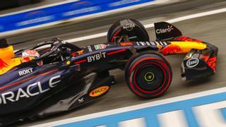 Verstappen logra la pole en Barcelona por delante de Sainz