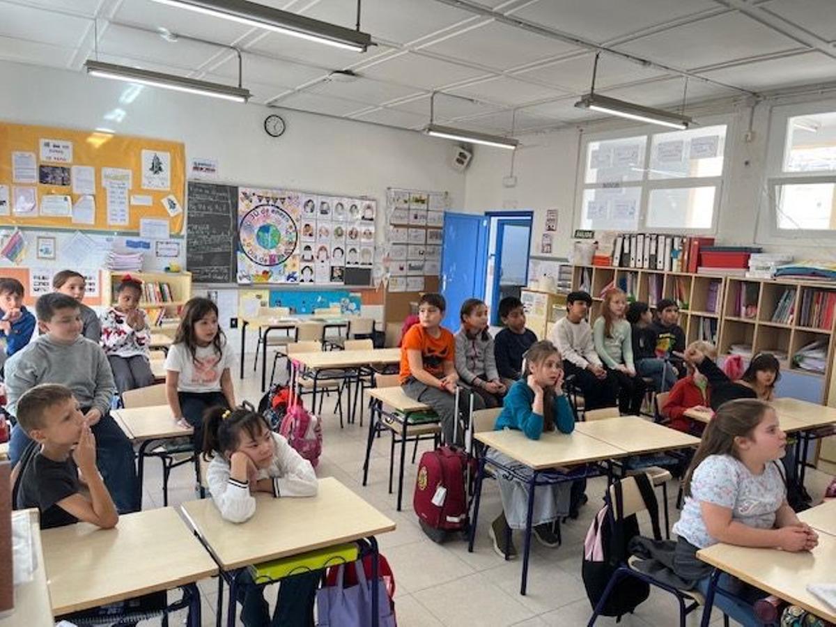 Estudiantes en uno de los talleres impartidos por Global Omnium.