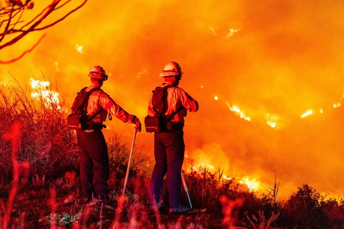 Miles de personas evacuadas por un incendio en Malibú