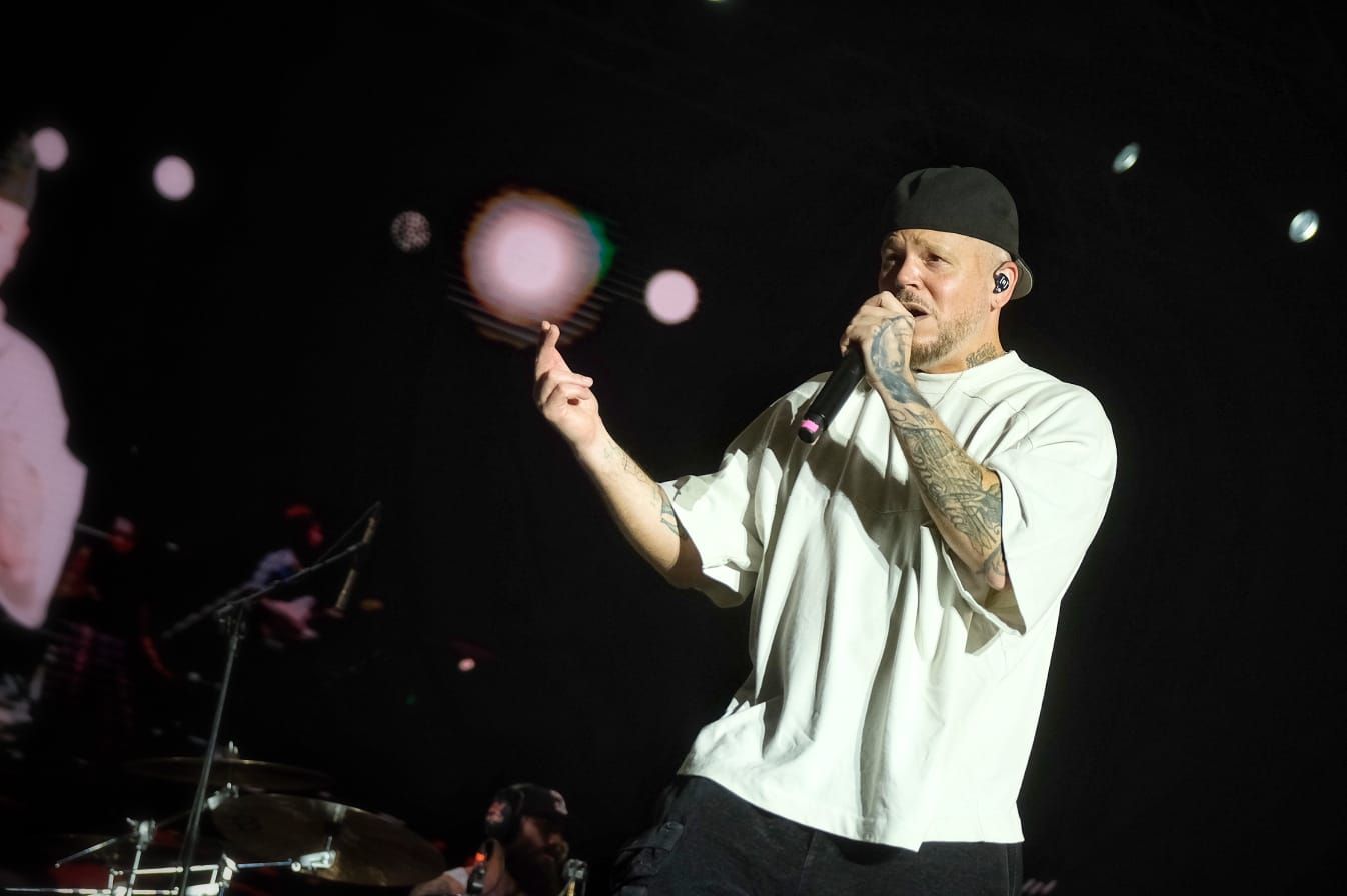 Residente, este sábado, durante su actuación en el Tenerife Music Festival
