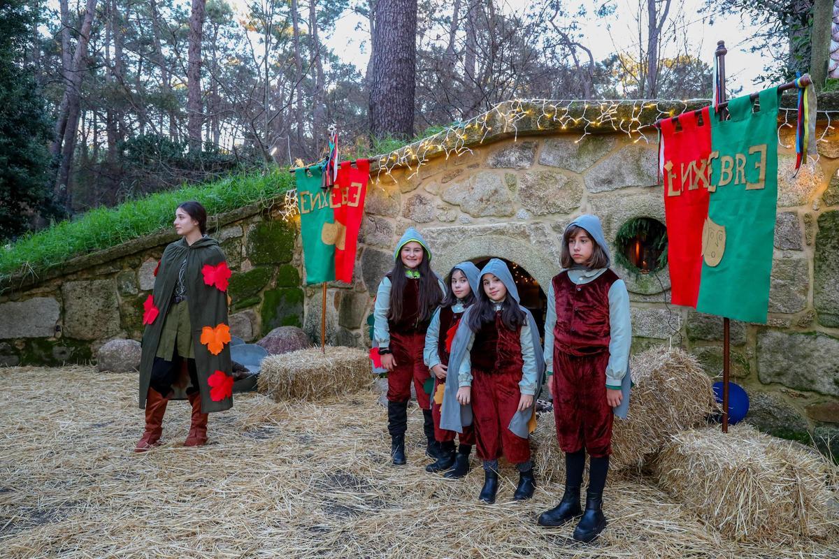 La actividad desplegada en la Aldea Grobit de A Toxa con motivo de la visita del "apalpador".