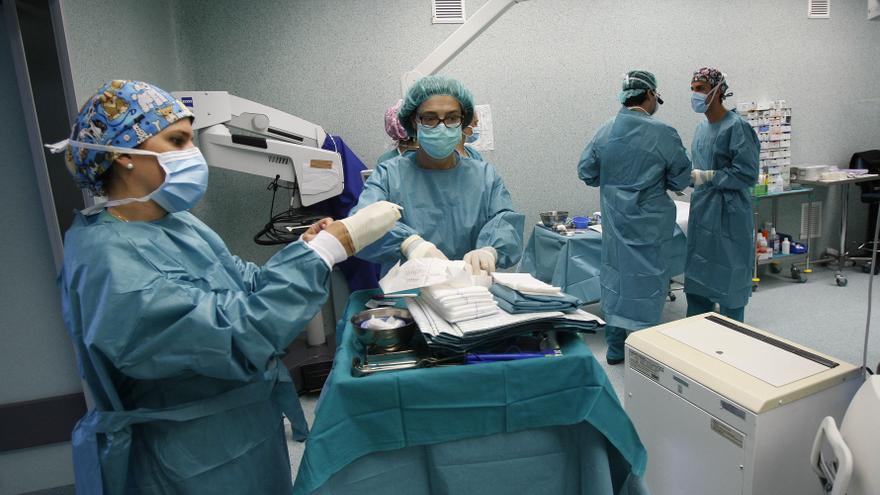 La lista de espera quirúrgica baja de los 5.000 pacientes en Aragón