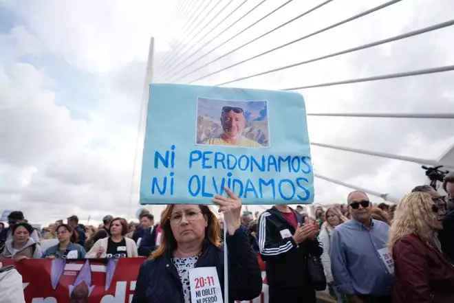 Todas las fotos de la concentración contra Mazón ante el congreso del PPE