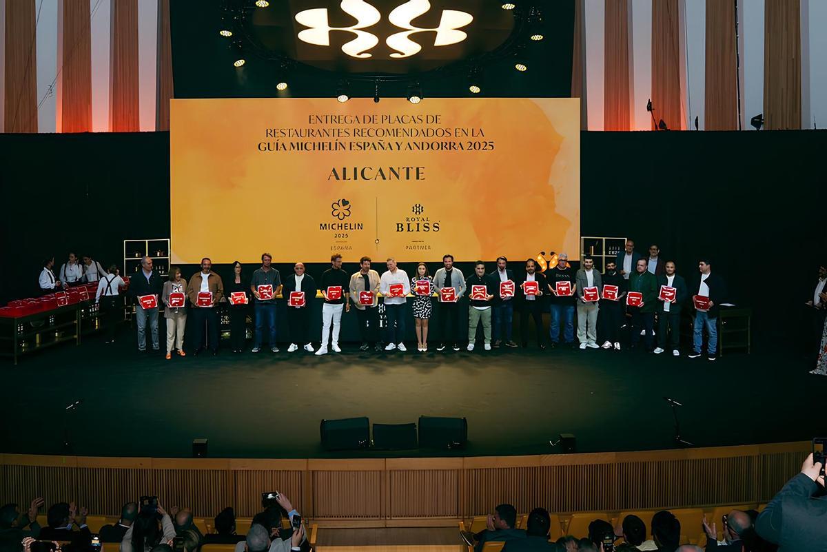 Los 24 restaurantes de la provincia de Alicante recomendados por la Guía Michelin recibieron su placa