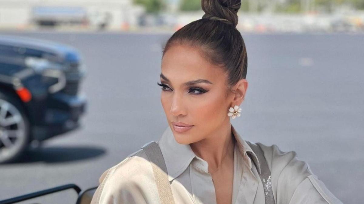 Jennifer Lopez y su look ganador para la rentrée que tiene solo tres elementos