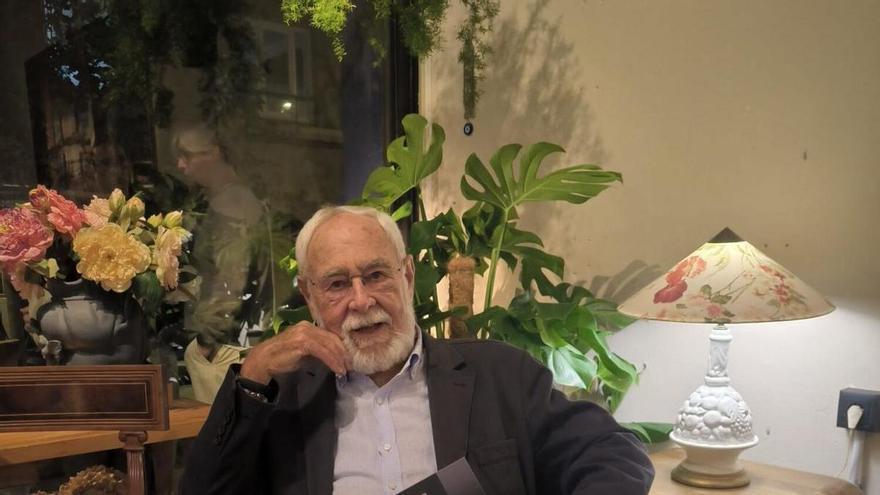 Javier Ozores, escritor y gastrónomo en A Coruña: "A Emilia Pardo Bazán le parecía ordinario mancharse las manos comiendo almejas"